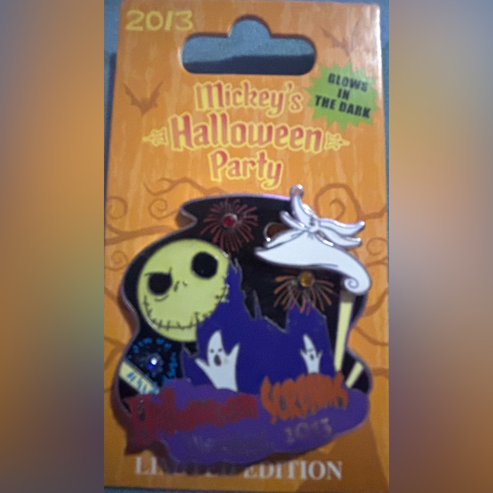 Disney Nightmare Before Christmas, Limited Edition, Glow-in-the-Dark Pin